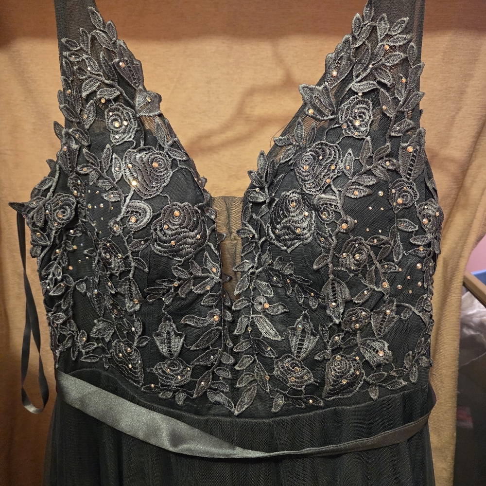 T3 Black Lace Embellished Prom Dress